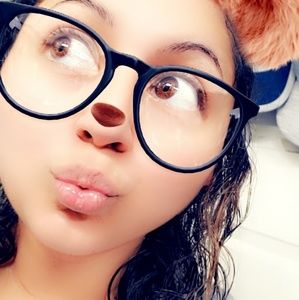 Meet your Posher, Claudia